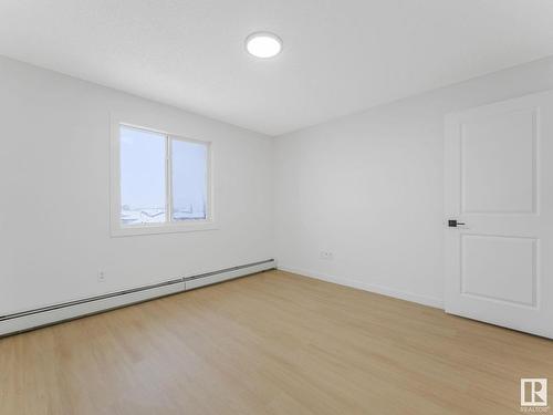 416 2305 35A Avenue, Edmonton, AB - Indoor Photo Showing Other Room