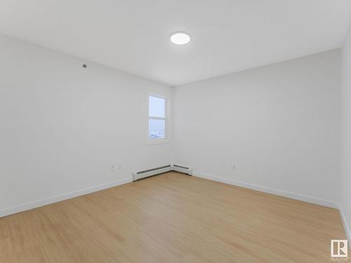 416 2305 35A Avenue, Edmonton, AB - Indoor Photo Showing Other Room