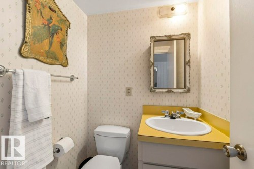 25 Sunnyside Crescent, St. Albert, AB - Indoor Photo Showing Bathroom