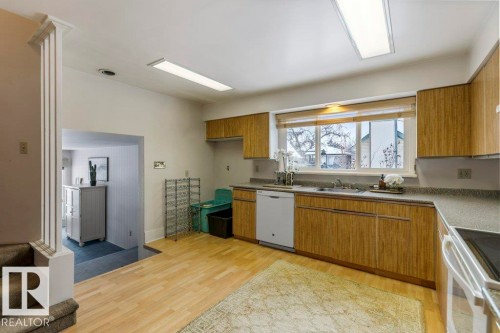 25 Sunnyside Crescent, St. Albert, AB - Indoor Photo Showing Kitchen