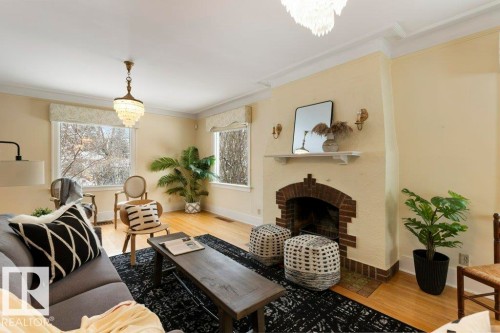 25 Sunnyside Crescent, St. Albert, AB - Indoor Photo Showing Living Room