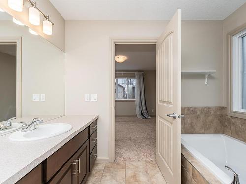 7330 Getty Heath, Edmonton, AB - Indoor Photo Showing Bathroom