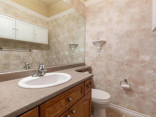 122 8528 82 Avenue, Edmonton, AB - Indoor Photo Showing Bathroom