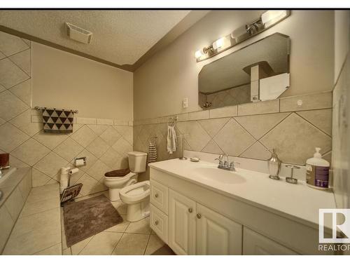 16220 49 Street, Edmonton, AB - Indoor Photo Showing Bathroom