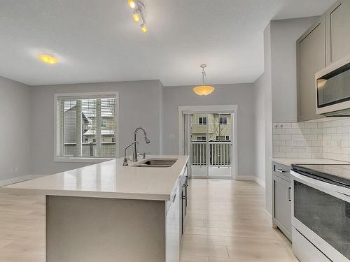 8 4835 Wright Drive, Edmonton, AB - Indoor Photo Showing Kitchen With Double Sink With Upgraded Kitchen