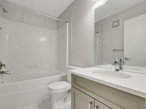 8 4835 Wright Drive, Edmonton, AB - Indoor Photo Showing Bathroom