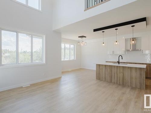 8 Meadowbrook Point(E), Spruce Grove, AB - Indoor Photo Showing Kitchen