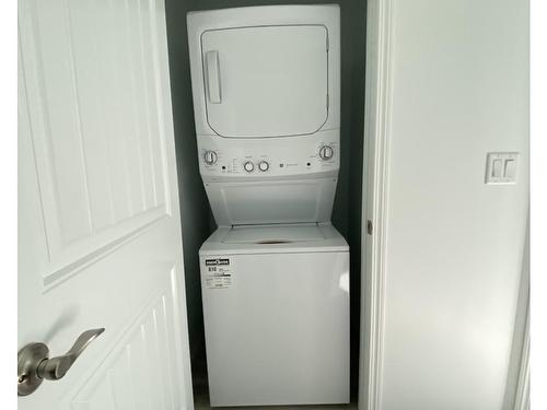 12210 41 Street, Edmonton, AB - Indoor Photo Showing Laundry Room