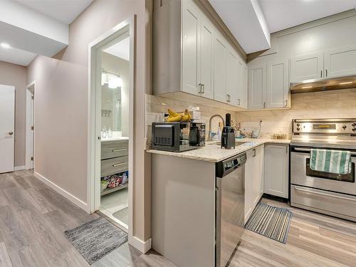 1887 33 Street, Edmonton, AB - Indoor Photo Showing Kitchen