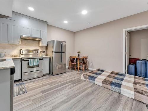 1887 33 Street, Edmonton, AB - Indoor Photo Showing Kitchen