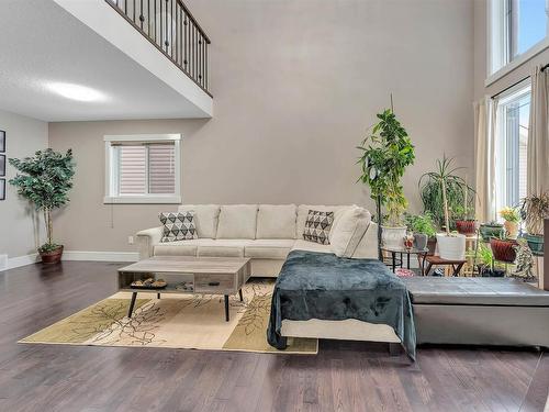 1887 33 Street, Edmonton, AB - Indoor Photo Showing Living Room