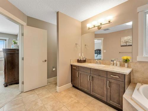 1887 33 Street, Edmonton, AB - Indoor Photo Showing Bathroom