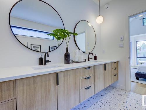 11133 66 Street, Edmonton, AB - Indoor Photo Showing Bathroom