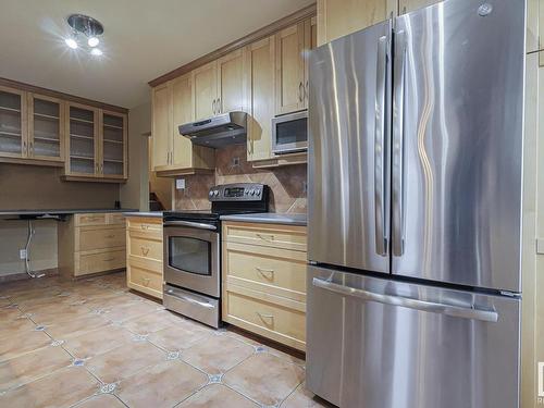 72 Gladstone Crescent, St. Albert, AB - Indoor Photo Showing Kitchen