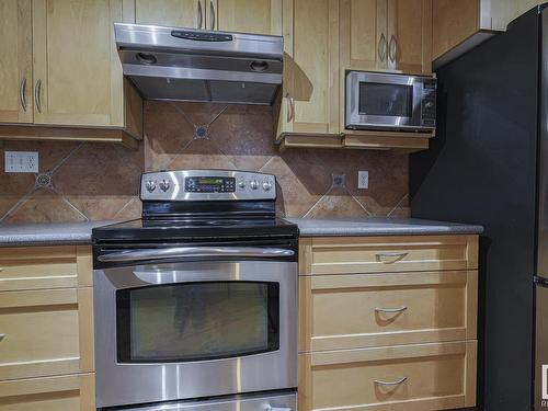 72 Gladstone Crescent, St. Albert, AB - Indoor Photo Showing Kitchen