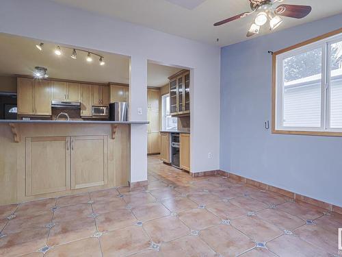 72 Gladstone Crescent, St. Albert, AB - Indoor Photo Showing Kitchen