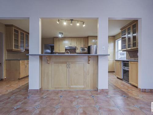 72 Gladstone Crescent, St. Albert, AB - Indoor Photo Showing Kitchen