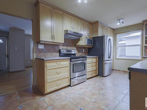 72 Gladstone Crescent, St. Albert, AB - Indoor Photo Showing Kitchen