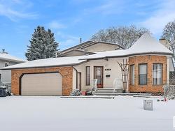 2029 52 ST NW  Edmonton, AB T6L 2G9