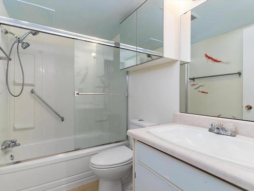 202 8310 Jasper Avenue, Edmonton, AB - Indoor Photo Showing Bathroom