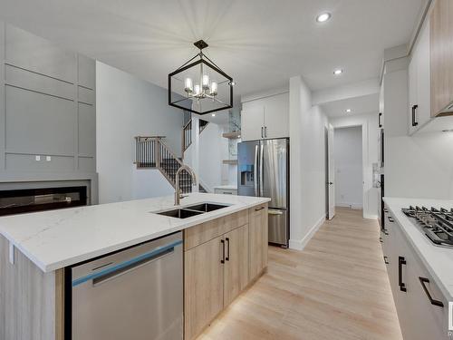 121 Starling Way, Fort Saskatchewan, AB - Indoor Photo Showing Kitchen With Double Sink With Upgraded Kitchen