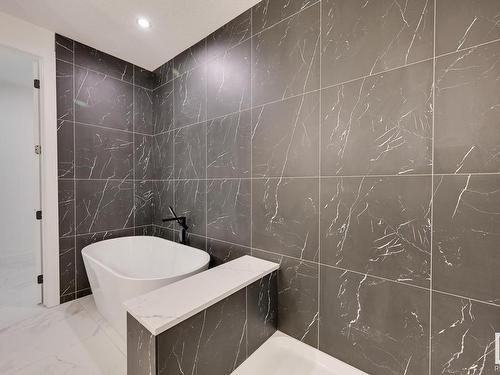 121 Starling Way, Fort Saskatchewan, AB - Indoor Photo Showing Bathroom