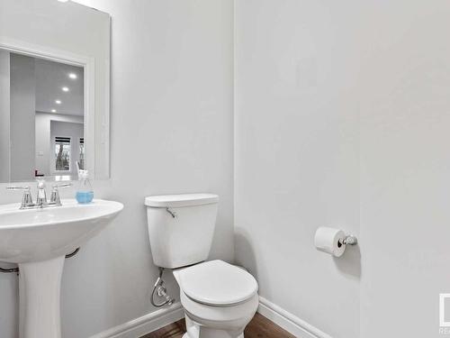 1090 Christie Vista, Edmonton, AB - Indoor Photo Showing Bathroom