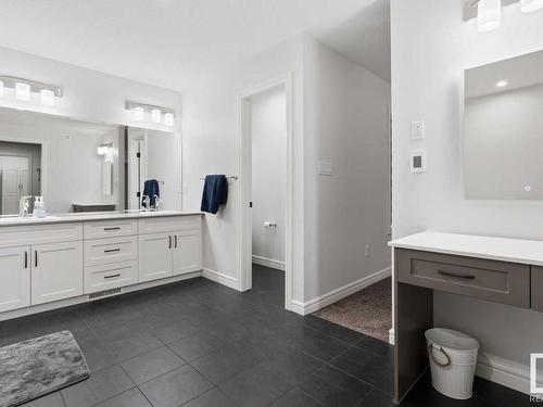 1090 Christie Vista, Edmonton, AB - Indoor Photo Showing Bathroom