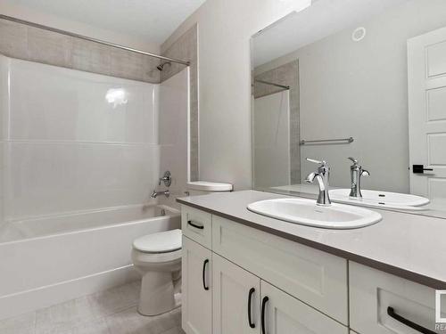 1090 Christie Vista, Edmonton, AB - Indoor Photo Showing Bathroom