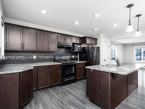 2 Meadowland Cr, Spruce Grove, AB 