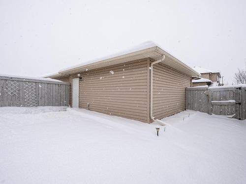 2 Meadowland Cr, Spruce Grove, AB 