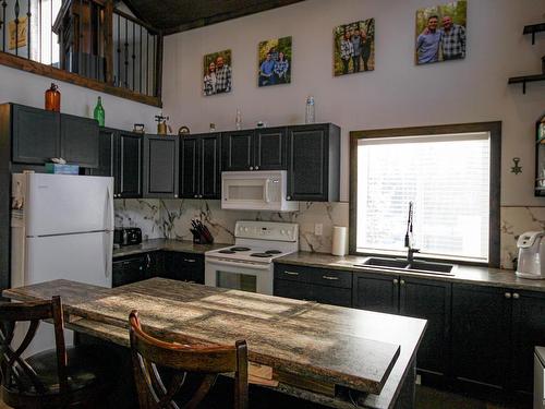 102 11502 Township Road 604, Rural St. Paul County, AB - Indoor Photo Showing Kitchen With Double Sink