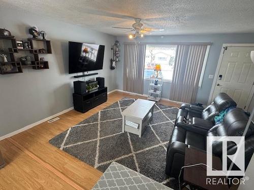 4012 55 Street, Wetaskiwin, AB - Indoor Photo Showing Living Room