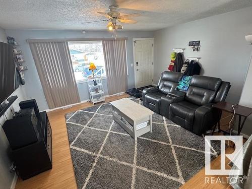 4012 55 Street, Wetaskiwin, AB - Indoor