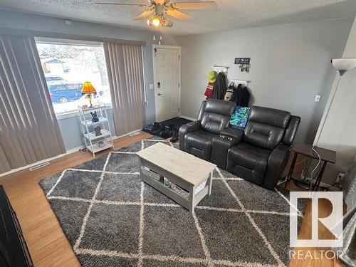 4012 55 Street, Wetaskiwin, AB - Indoor