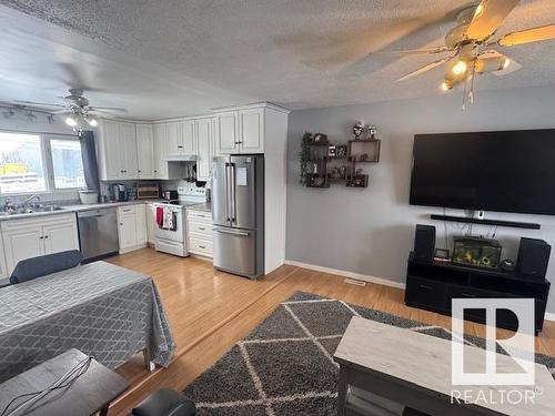 4012 55 Street, Wetaskiwin, AB - Indoor Photo Showing Kitchen With Stainless Steel Kitchen