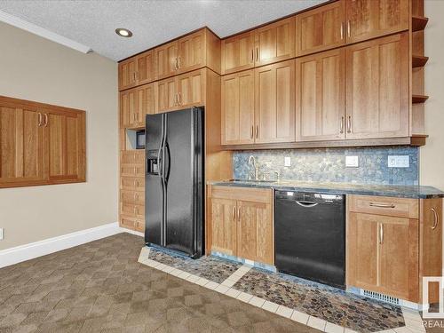 27 Kingdom Place, Leduc, AB - Indoor Photo Showing Kitchen