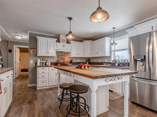 5228 Twp Rd 564, Rural Lac Ste. Anne County, AB - Indoor Photo Showing Kitchen