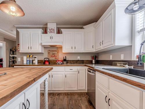 5228 Twp Rd 564, Rural Lac Ste. Anne County, AB - Indoor Photo Showing Kitchen