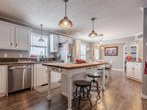 5228 Twp Rd 564, Rural Lac Ste. Anne County, AB - Indoor Photo Showing Kitchen