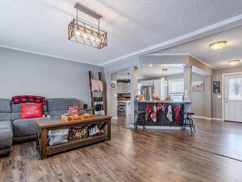 5228 Twp Rd 564, Rural Lac Ste. Anne County, AB - Indoor Photo Showing Living Room