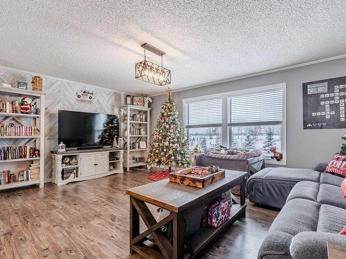 5228 Twp Rd 564, Rural Lac Ste. Anne County, AB - Indoor Photo Showing Living Room