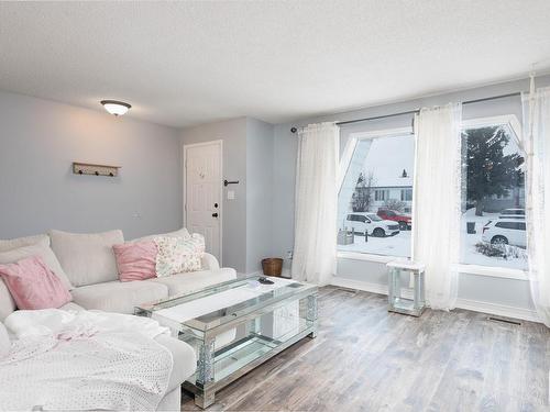 6106 51 Avenue, Cold Lake, AB - Indoor Photo Showing Living Room