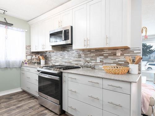 6106 51 Avenue, Cold Lake, AB - Indoor Photo Showing Kitchen With Upgraded Kitchen