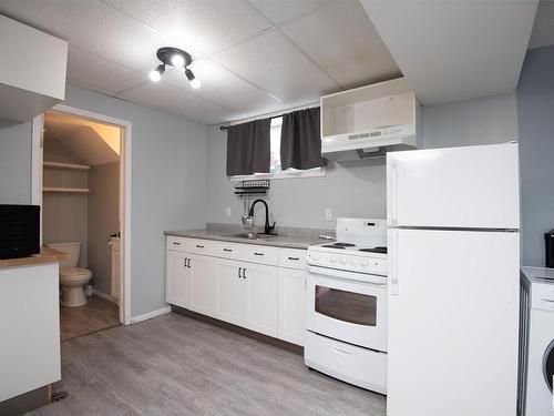 6106 51 Avenue, Cold Lake, AB - Indoor Photo Showing Kitchen