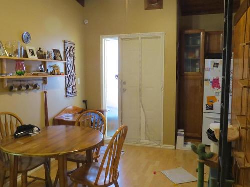 260 Richfield Road Nw, Edmonton, AB - Indoor Photo Showing Dining Room