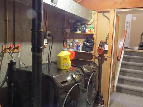 260 Richfield Road Nw, Edmonton, AB - Indoor Photo Showing Laundry Room