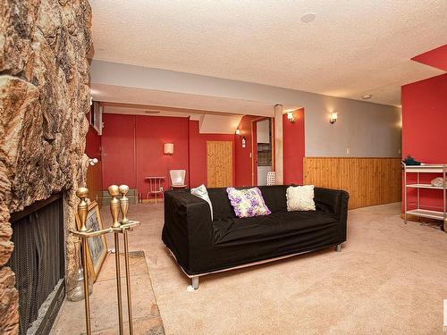 11503 159 Avenue, Edmonton, AB - Indoor Photo Showing Living Room