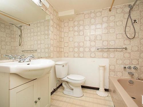 11503 159 Avenue, Edmonton, AB - Indoor Photo Showing Bathroom