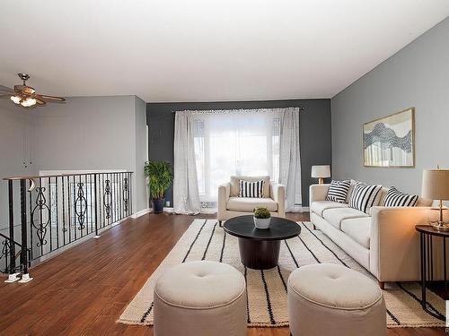 11503 159 Avenue, Edmonton, AB - Indoor Photo Showing Living Room